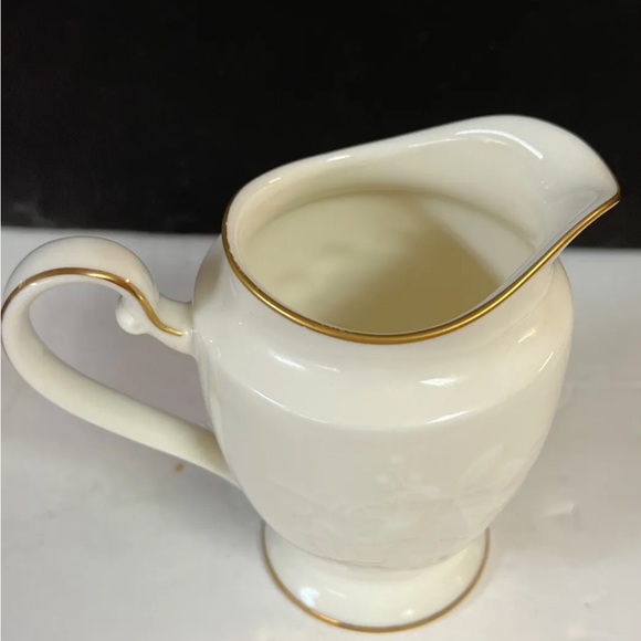 Noritake Ivory China Halls Of Ivy Creamer 5” 10 ounce Japan Dinnerware gold rim - Picture 5 of 7